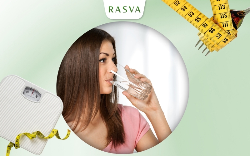 Uống đầy đủ nước giúp giảm cân